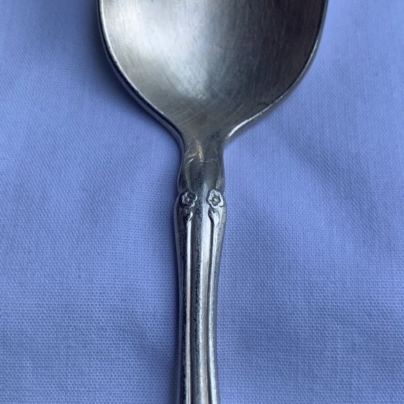 Oneida Community Affection Pattern Silver-Plate Teaspoon - 1960s - Picture 3 of 8